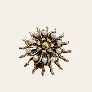 Vintage starburst faux pearls brooch